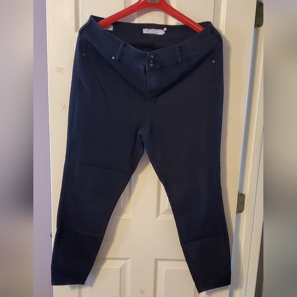 High Rise Skinny Jegging - Picture 5 of 9